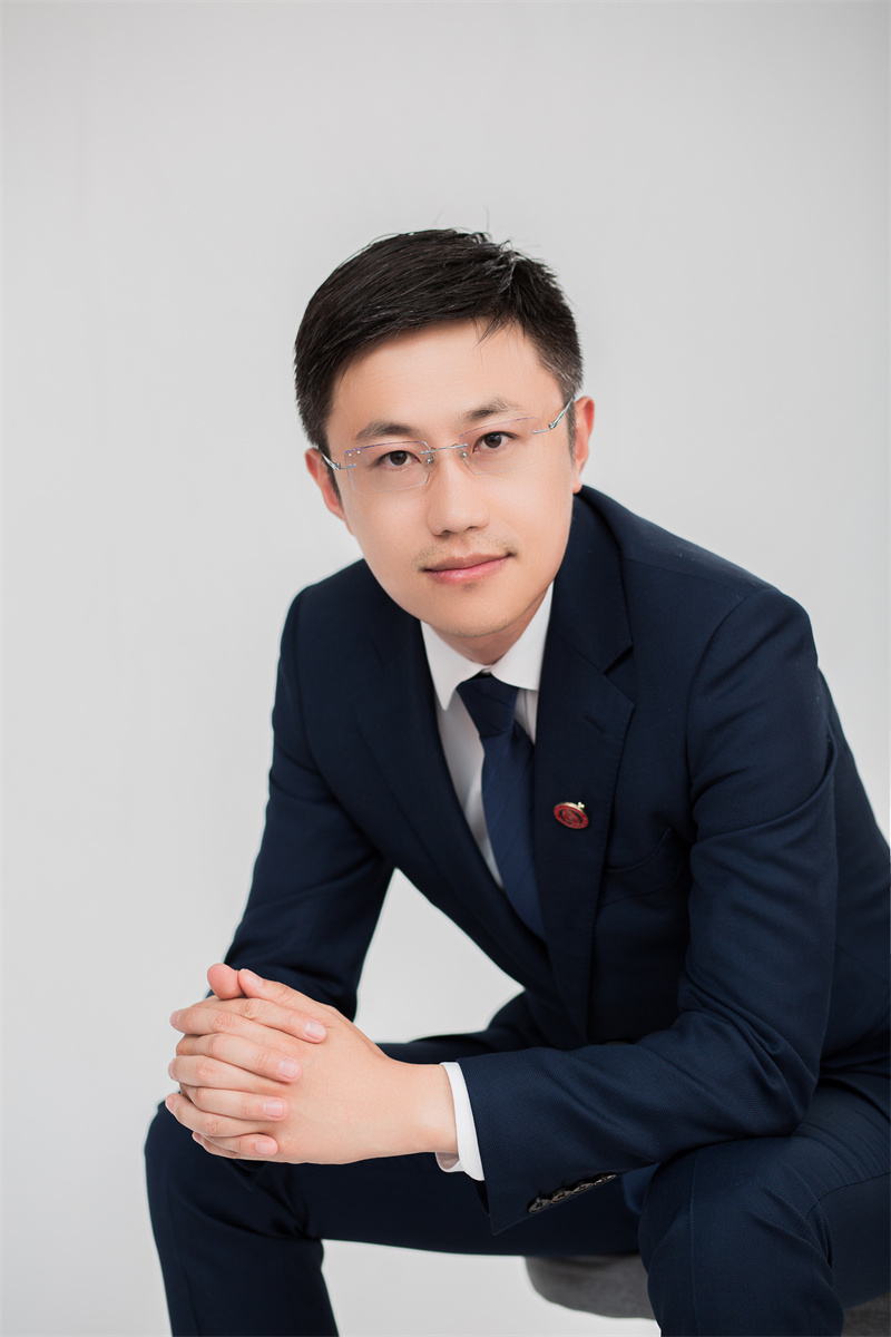 侯雷阳 合伙人律师.jpg